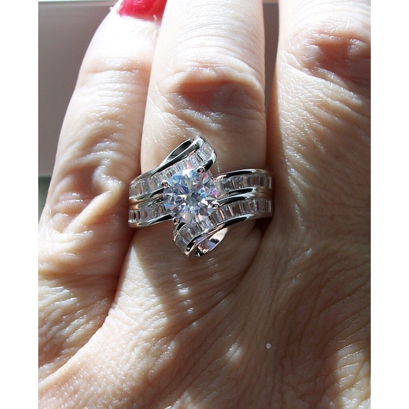 925 STERLING SILVER Cubic Zirconia Twist Ring With Baguettes - Picture 14 of 16